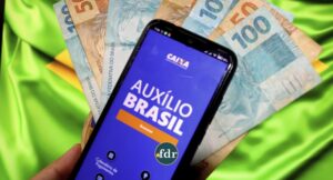 Leia mais sobre o artigo EMPRÉSTIMO AUXÍLIO BRASIL: Ministro revela quantidade de parcelas e taxa de juros; veja valores e quando começa a pagar