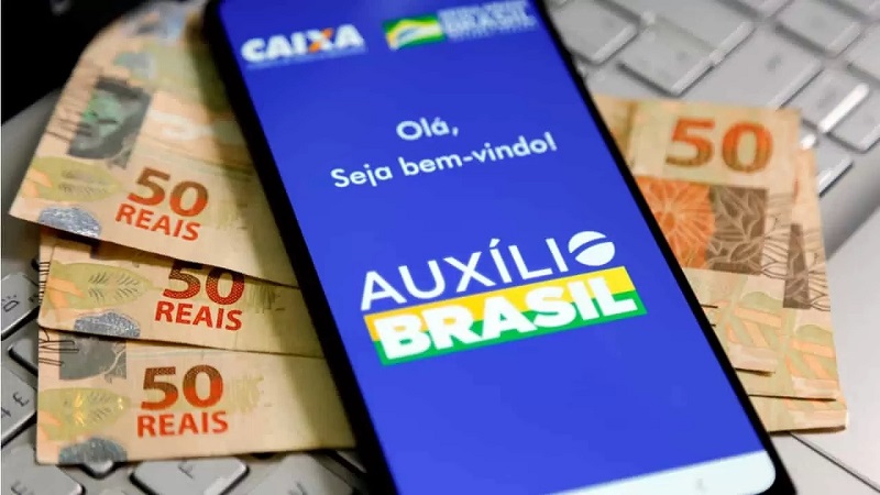 You are currently viewing Governo regulamenta empréstimo consignado para beneficiários do Auxílio Brasil